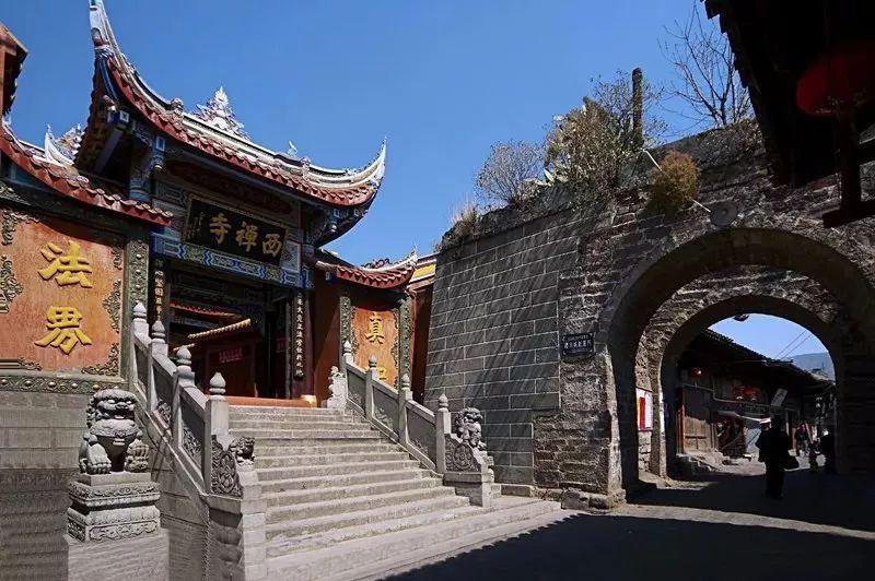 在你的职场生涯中，你会努力跳槽还是努力工作呢？游戏画面